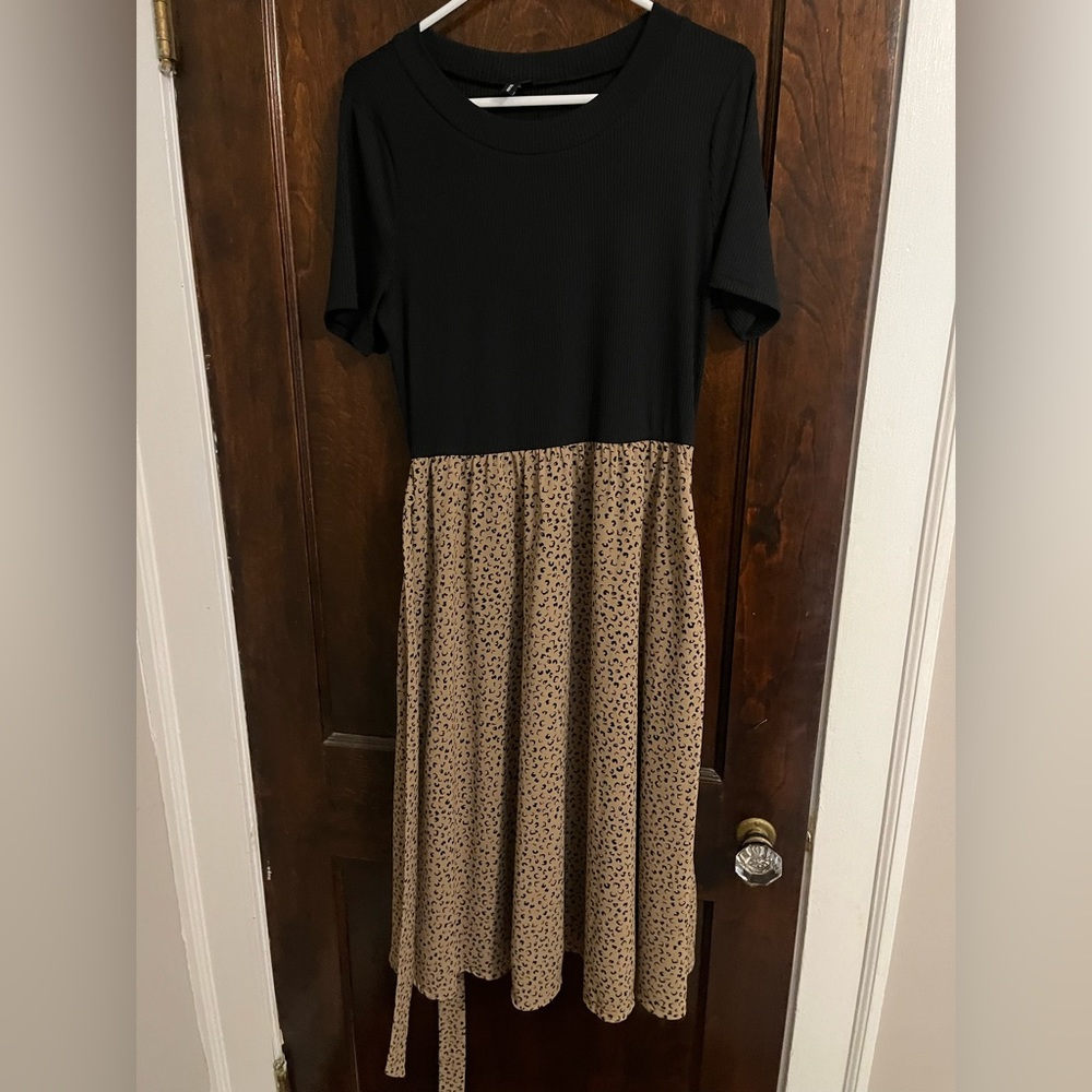 Women’s cheetah print midi dress, size large, never worn